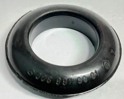 Grommet 30 mm Between Jack Port And Side Wall A0089979881