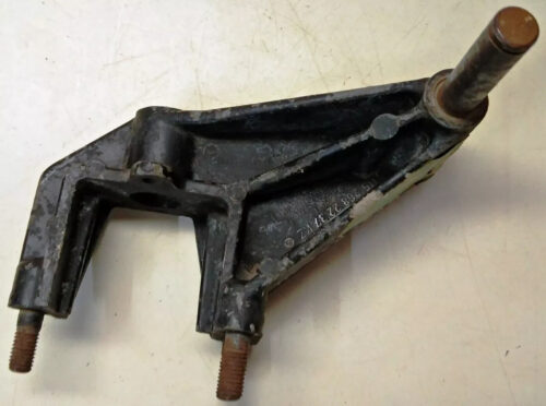 57-6977.jpg Mercedes Benz GEAR LEVER ROD SUPPORT Bracket W114 W115 A1152603580