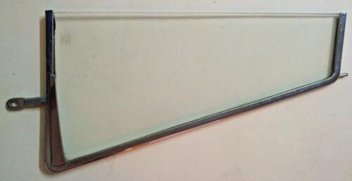 Mercedes Benz FRONT Right DOOR QUARTER GLASS A1107201655 W110 W111 W112