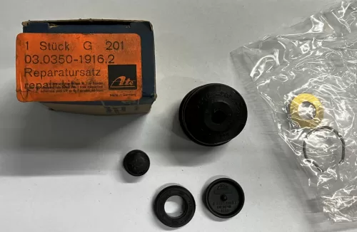 A0005861929 03 03501916.2 Clutch Master Cylinder Repair Kit W115