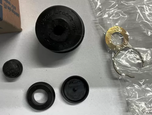 A0005861929 03 03501916.2 Clutch Master Cylinder Repair Kit W115