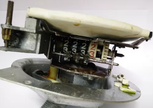 A0065426606 SPEEDOMETER GAUGE 140MPH W115 200 230 280 220